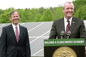 photo of Governor Murphy and former EDA Chairman Larry Downes